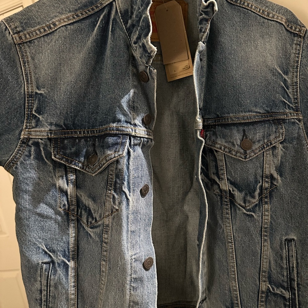 Men’s Levi’s Jeans jacket.